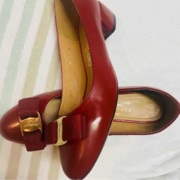 Ferragamo kitten heel pumps - Picture 3 of 5